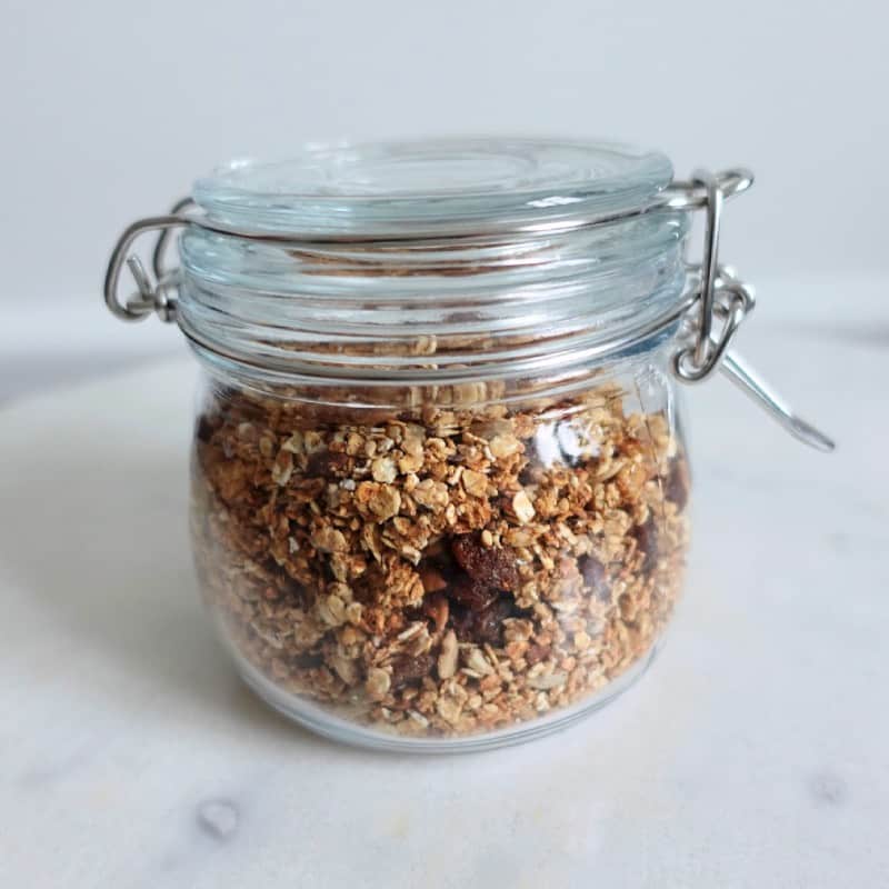 Glutenfri granola med sesam, solrosfrön och russin