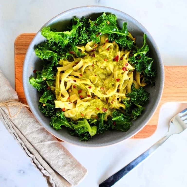 Vegansk, glutenfri pasta med spenatsås