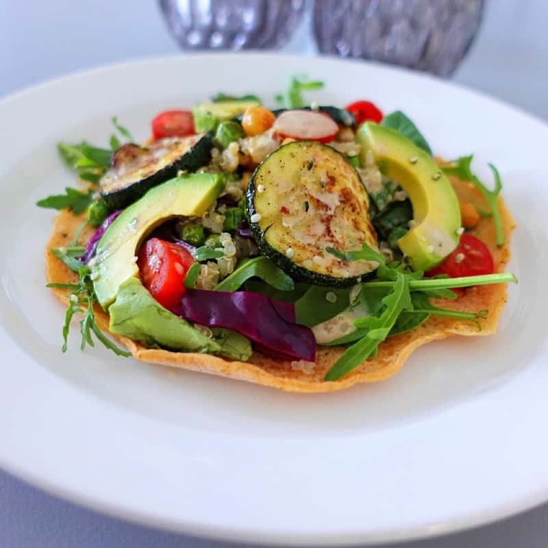 Flatbread på linsmjöl med quinoatopping