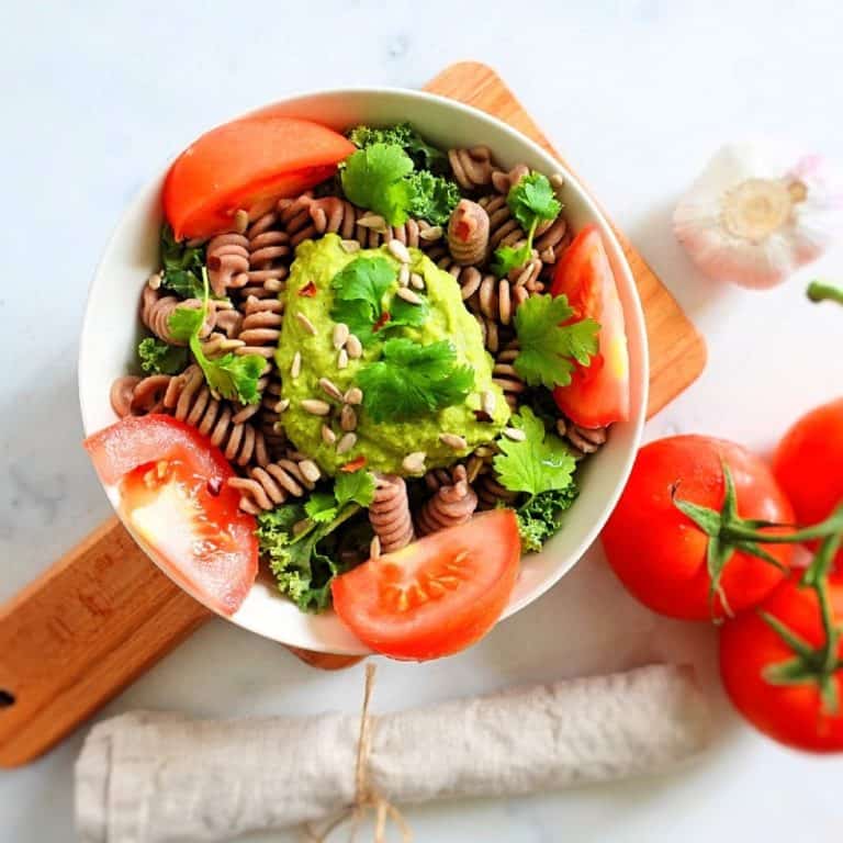 Glutenfri durra- och rödbetspasta med ärthummus