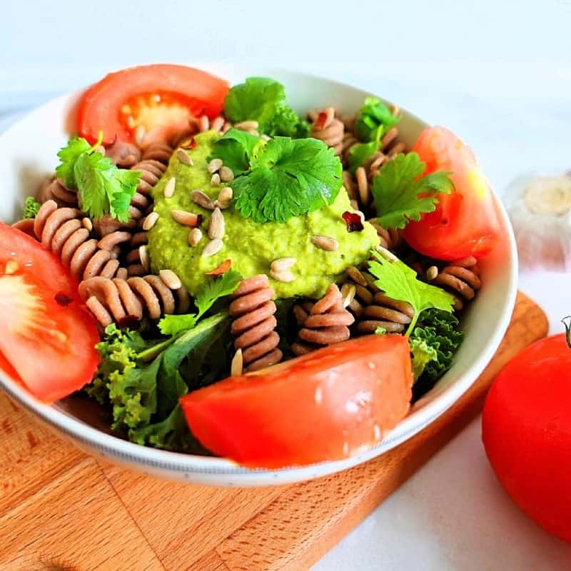Glutenfri durra- och rödbetspasta med ärthummus
