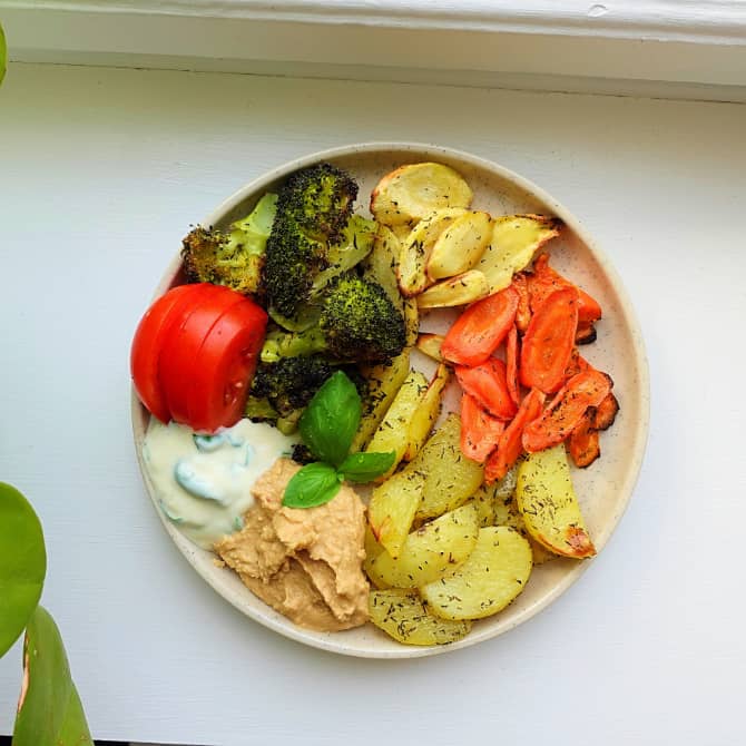 Ugnsrostade grönsaker med hummus