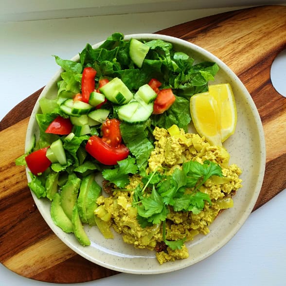 Scrambled tofu med curry