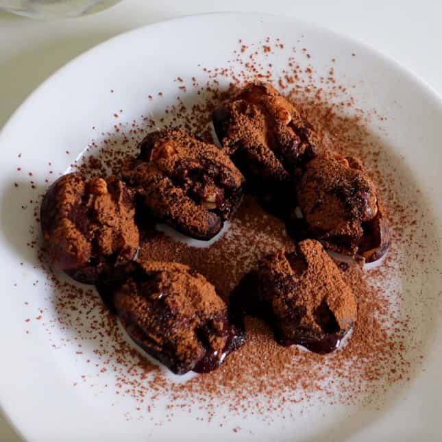 Chokladdadlar med valnöt och carob
