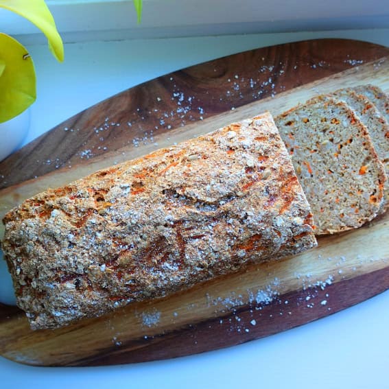 Glutenfritt veganskt morotsbröd