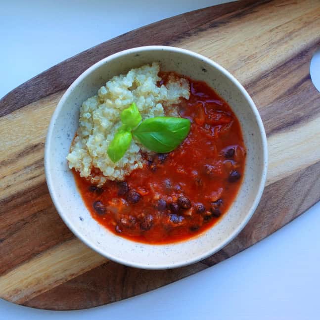Tomatgryta med svarta bönor