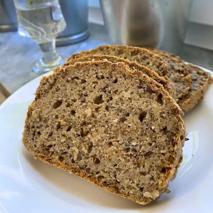Glutenfritt bröd med chia- och linfrön