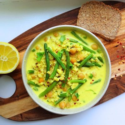 Vegansk currygryta med durra och kikärtor